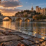 Avignon patrimoine mondial de l'UNESCO : pont Saint-Bénezet et Palais des Papes