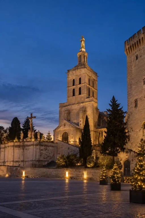 Concerts de Noël cathédrale Avignon devant Notre-Dame des Doms place du Palais